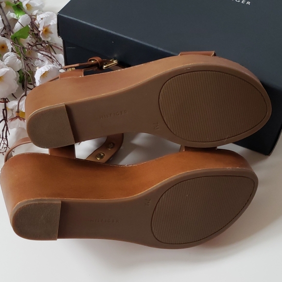 TOMMY HILFIGER SHOES - WITT WEDGE SANDALS - Picture 4 of 7